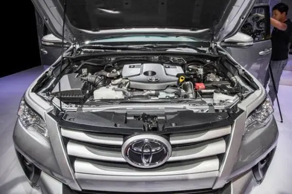 Động cơ và tính năng an toàn của xe Fortuner máy dầu 2017