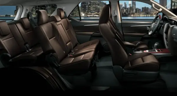 Nội thất xe Fortuner máy dầu 2017: tiện nghi, thân thiện hơn