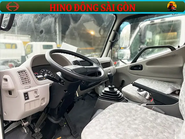 Hình Ảnh Nội Thất Cabin Xe Hino Dutro 300 3,5 Tấn