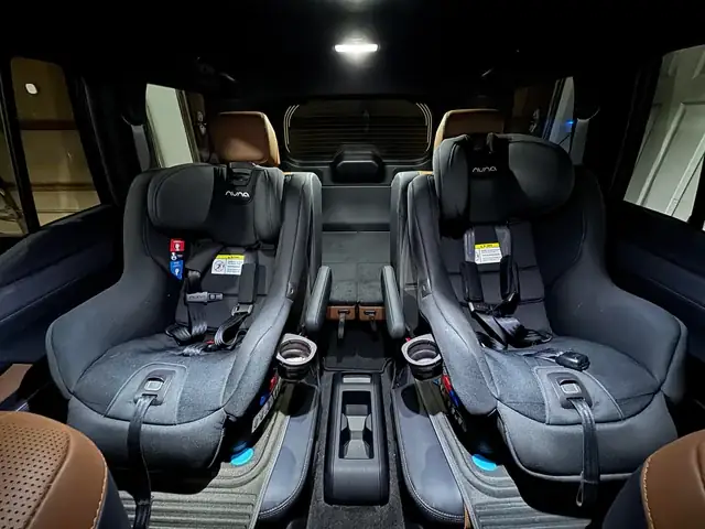 Nội thất xe hơi màu kem trên Lexus RX350 có gì đặc biệt?