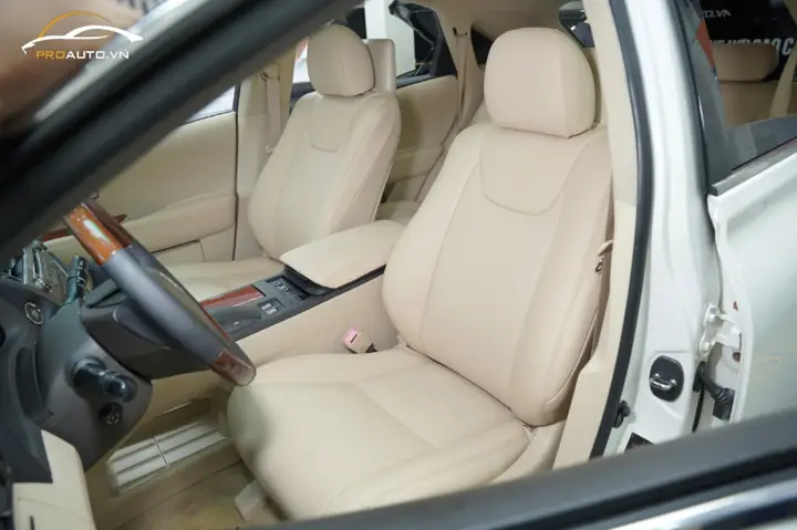 Nội thất xe hơi màu kem trên Lexus RX350 có gì đặc biệt?