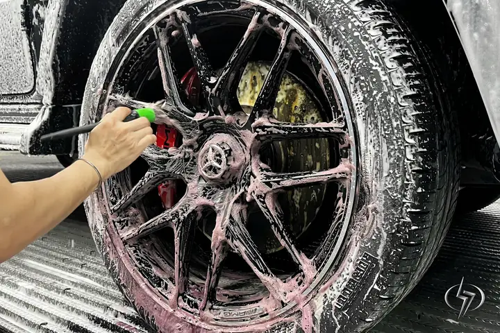 1.2. Chăm Sóc Ngoại Thất Ô Tô 1.2. Chăm Sóc Ngoại Thất Ô Tô