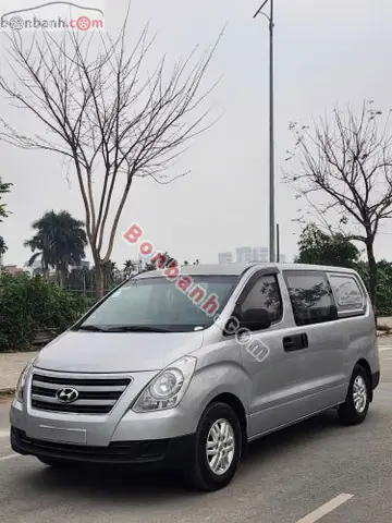 Đánh giá nội thất xe Hyundai Starex 2.4 MT 6 chỗ chi tiết