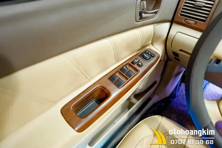 Ốp Da, Gỗ, Cacbon Các Chi Tiết Nội Thất