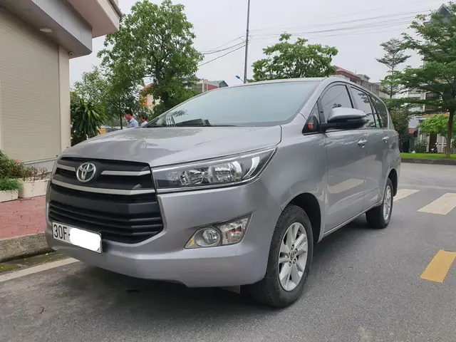 nội thất xe innova e 2019