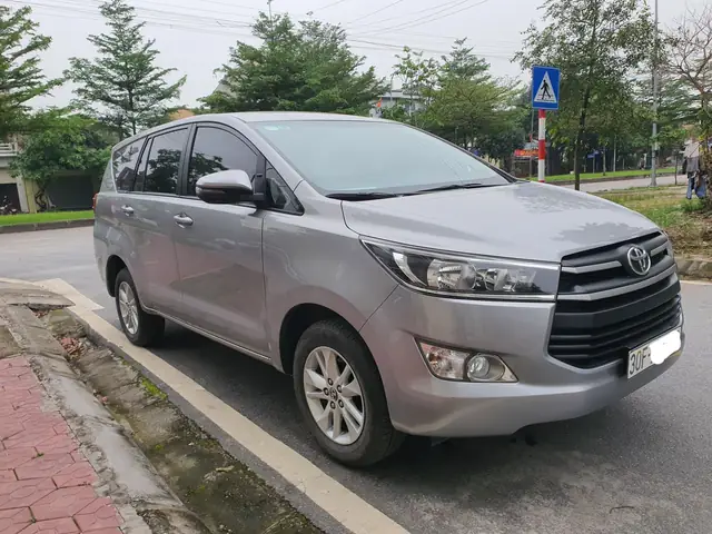 nội thất xe innova mt 2019