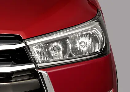 Đánh Giá Xe Toyota Innova Venturer 2019: Thiết Kế Đèn Pha 1