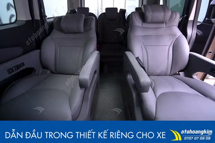 1. Ghế massage Ford Tourneo kiểu Limousine