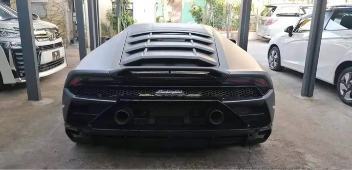 Còn Đây Là Diện Mạo Đuôi Xe