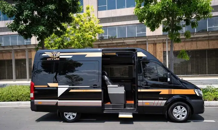 Hình ảnh xe Limousine 9 chỗ AutoKingdom