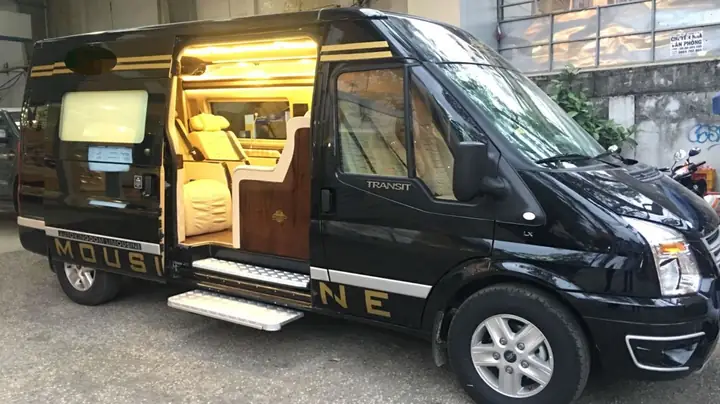 Cho thuê xe Limousine 9 Chỗ AutoKingdom đầu năm 2023 ở đâu uy tín?