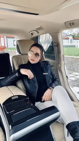 Sang Trọng, Đẳng Cấp, Tiện Nghi Và Hiện Đại Là Thông Điệp Thể Hiện Trên Nội Thất Lexus Lx570 Mà Empire Đã Thiết Kế Và Nâng Cấp Kính Mời Quý Vị Cùng Trải Nghiệm.