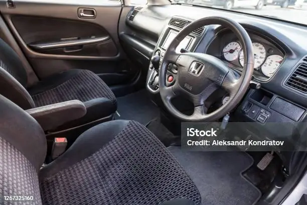 Khám Phá Nội Thất Xe Ô Tô Honda Stream: Thiết Kế Và Tiện Nghi