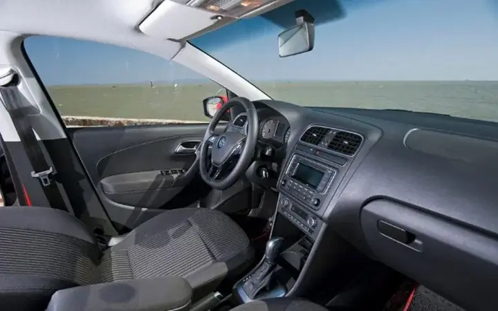 Nội thất xe Polo Hatchback 2018 được thiết kế theo phong cách đậm chất Đức, đơn giản và sang trọng