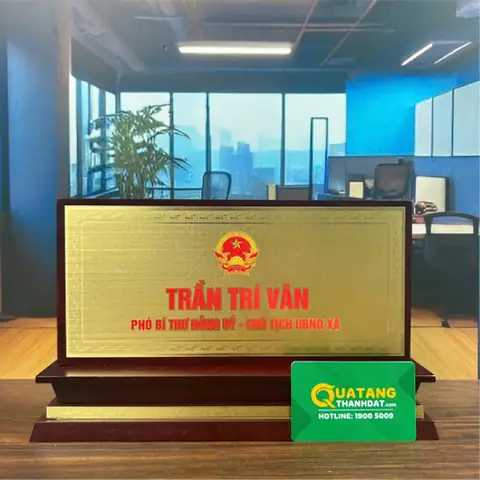 Bảng chức danh để bàn là gì? Bảng chức danh để bàn là gì?