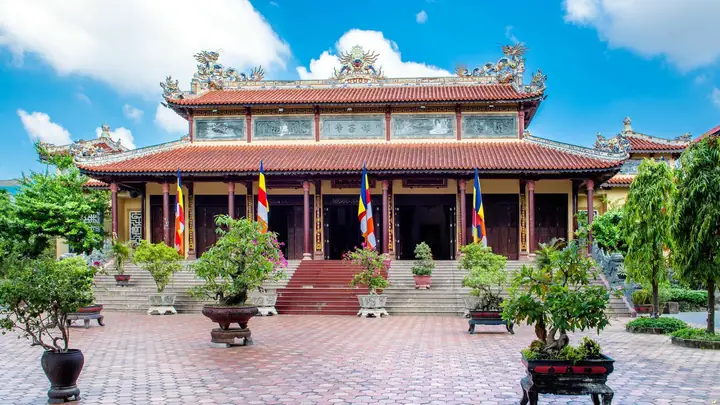 phần trang trí nội thất chùa huế