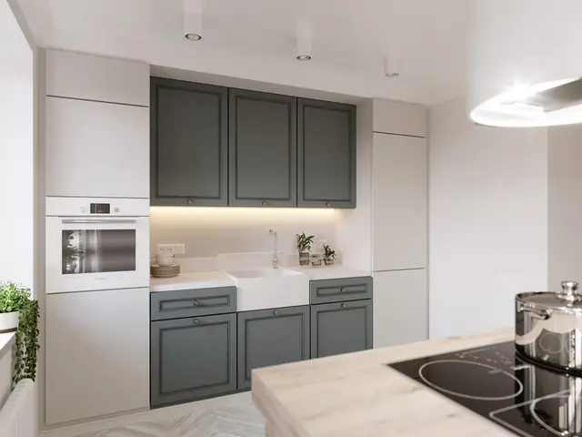 Một chiếc gương thủ công tô điểm cho khu vực phía trên một đơn vị vanity bê tông trắng.