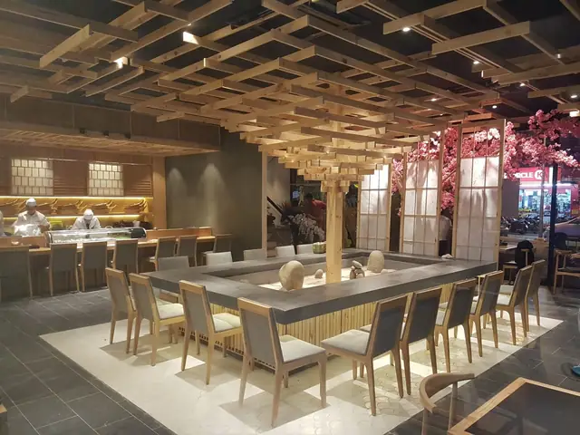 Qua-trinh-thi-cong-noi-that-nha-hang-sushi-world-ton-that-thiep-3