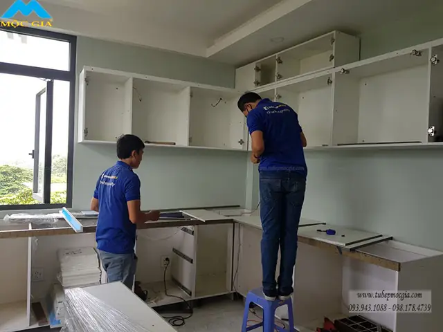 Thi cÃ´ng láº¯p Äáº·t tá»§ báº¿p Acrylic ACR01TD nhÃ  anh DÃ¢n
