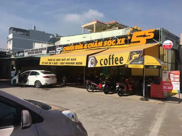 Biển quảng cáo nội thất ô tô thường làm những chất liệu gì ?