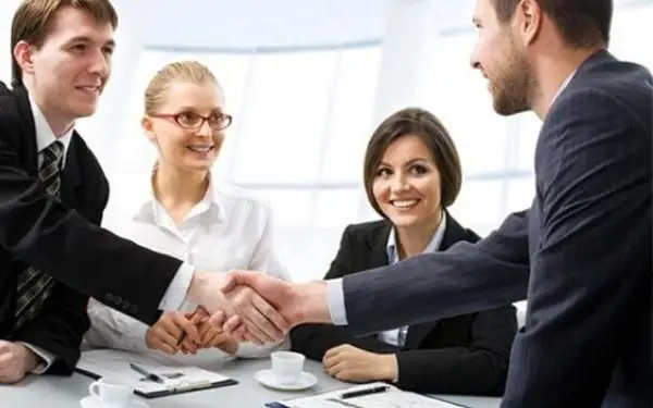 Báo giá và thuyết phục khách mua hàng – Bước 5 của quy trình sale nội thất