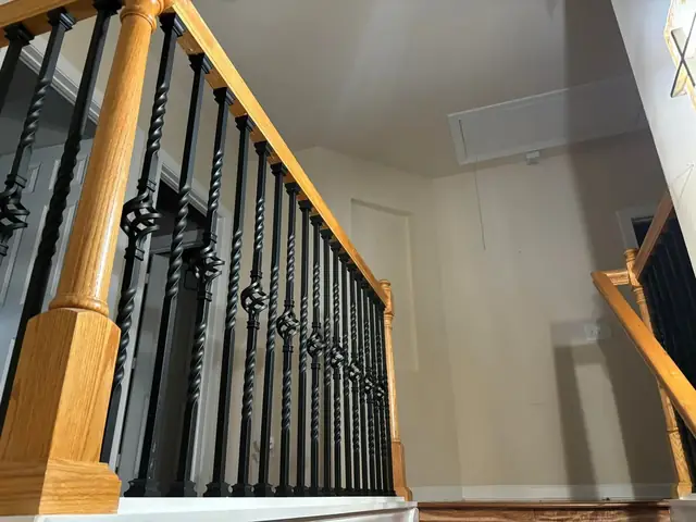 r/interiordecorating - Có màu xám nhạt nào hợp với sàn gỗ màu ấm không nhỉ?