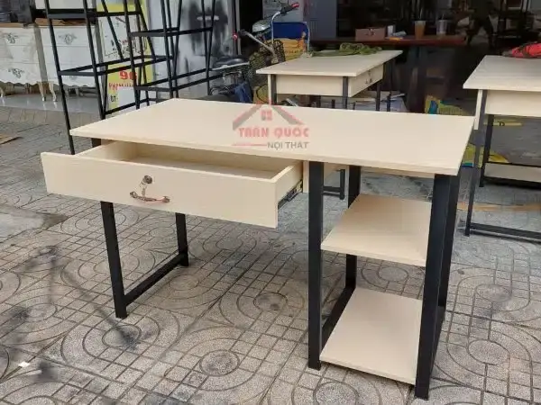 BÃ n 2 ká» 1 há»c chÃ¢n sáº¯t