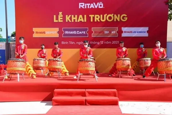 Quang cảnh bên ngoài hệ thống showroom RitaVõ Bình Tân