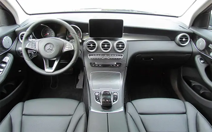 So sánh xe Mercedes GLC 250 và GLC 300 về nội thất