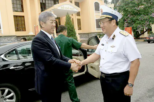 Bộ trưởng Quốc phòng Nhật Bản thăm Hải quân nhân dân Việt Nam