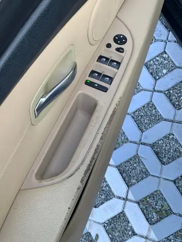 r/BMW - BMW E60 2009 nội thất trắng đã bị mòn