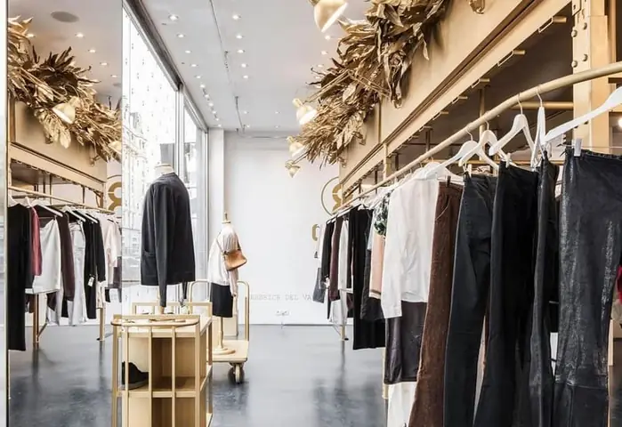 Thi Công Shop Bao Gồm Giá Thuê Mặt Bằng