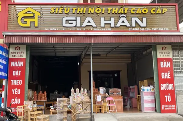 Bảng Hiệu Showroom Nội Thất Bằng Gỗ