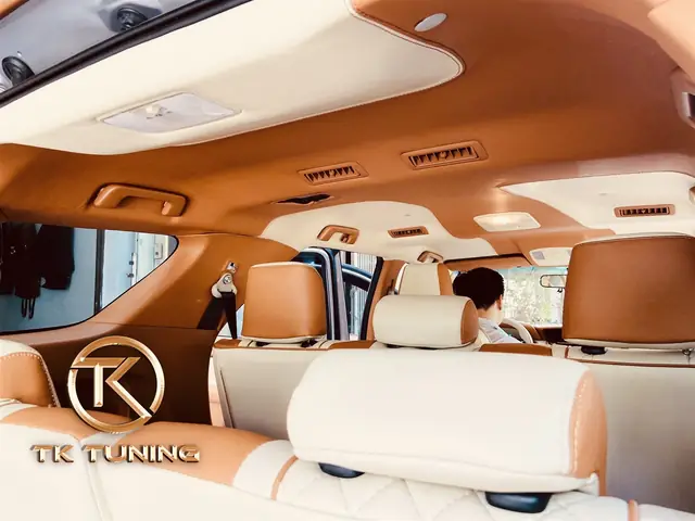 Đổi Màu Nội Thất Xe 7 Chỗ Bao Gồm Làm Những Gì?