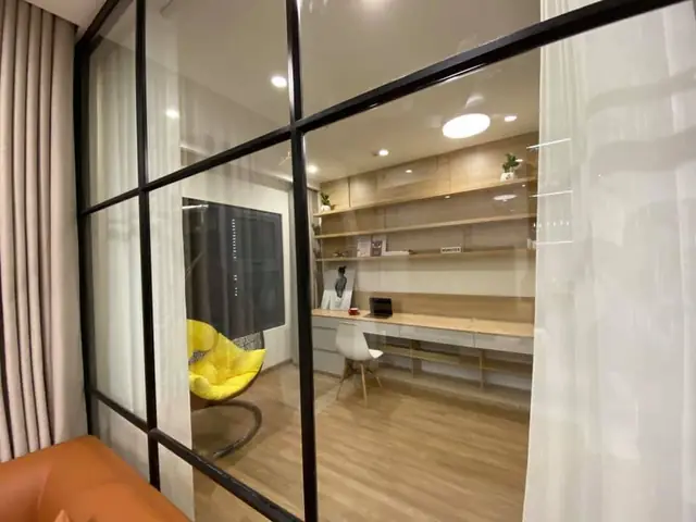 Sử Dụng Các Chất Liệu Bóng, Gương Kính Đánh Lừa Thị Giác