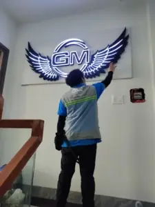Thi Công Bộ Logo Có Đèn Led