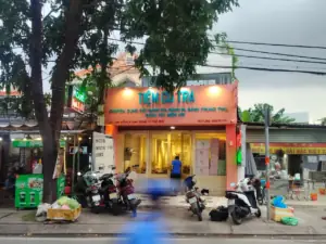 Thi Công Bảng Hiệu Phun Gai Sơn Màu