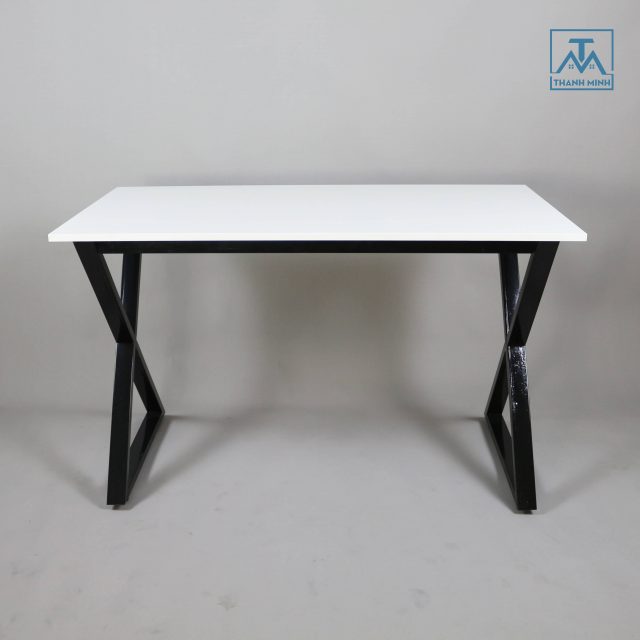 Bàn làm việc văn phòng chữ X khung đen ván trắng